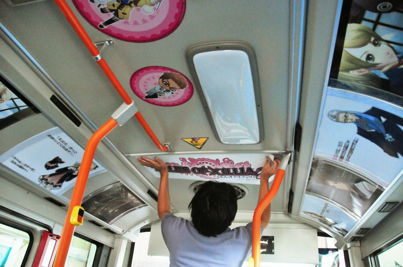 Illustration for article titled Watch as This Bus Is Covered in Glorious Nerd